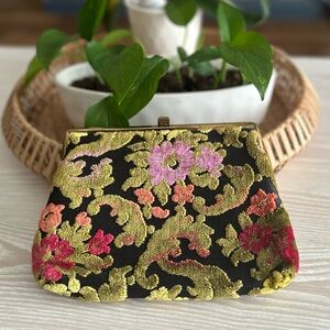 Vintage Verdi Floral Tapestry Kiss-Lock Clutch Handbag with chain 9”W x 7”H